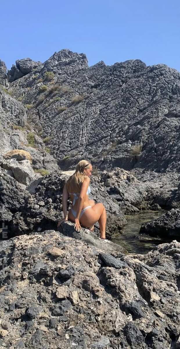 Ella Kania nude photo 9