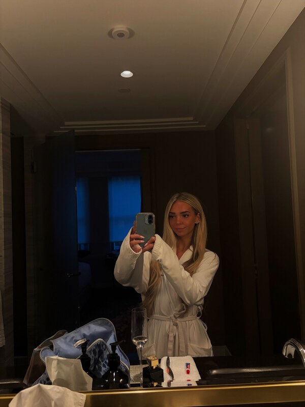 ella livingstonn nude photo 2