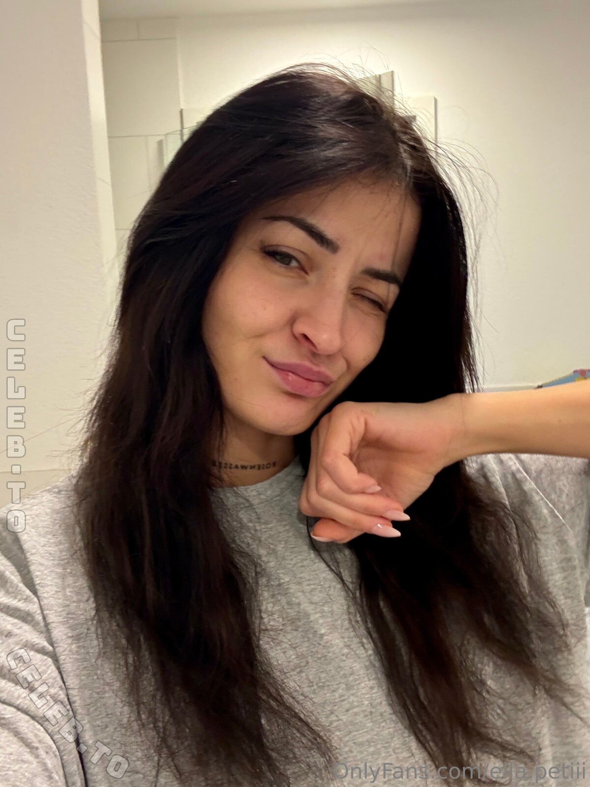 Ella petite nude photo 14