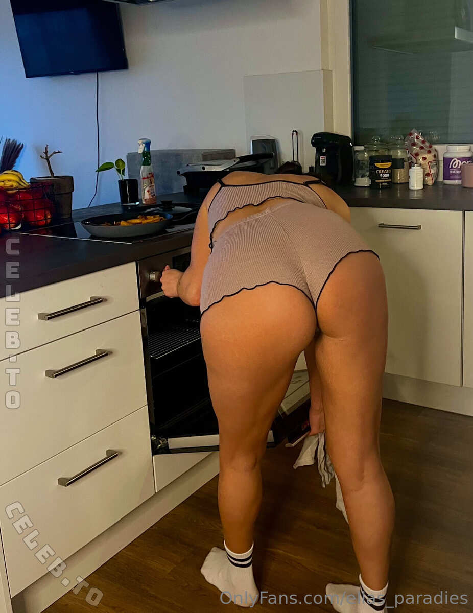 Ella petite nude photo 9