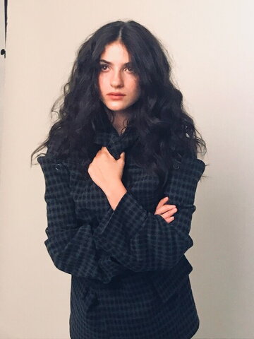 Ella Rubin photo 3