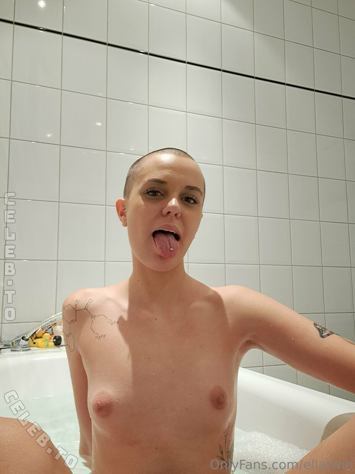 Ellatwin nude photo 15