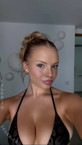 Elle Botterill New (2 photos)