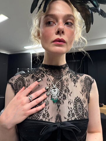 Elle Fanning Fresh (2 photos)