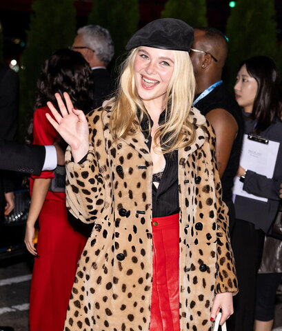 Elle Fanning nude photo 34