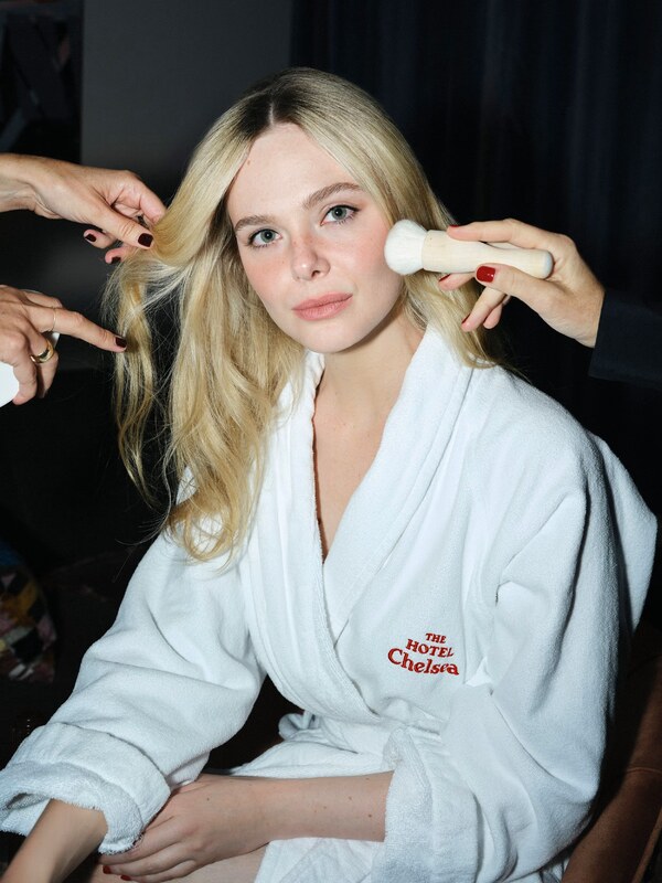 Elle Fanning nude photo 1