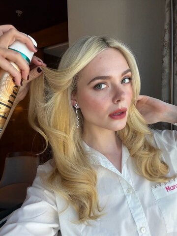 Elle Fanning Hot (2 photos)