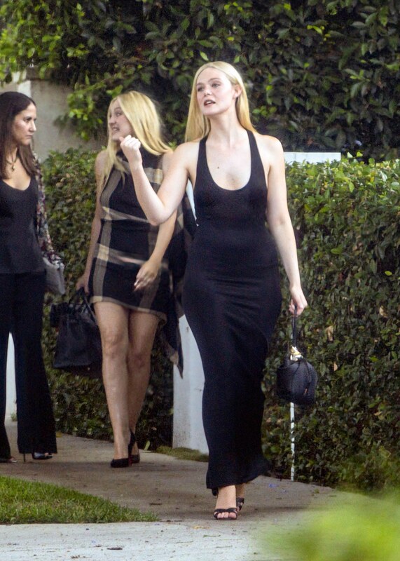 Elle Fanning nude photo 11