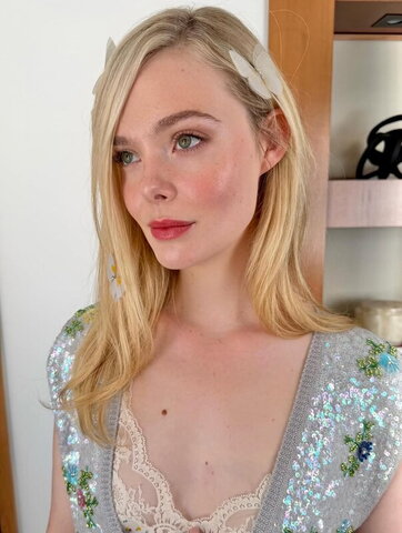Elle Fanning nude photo 8