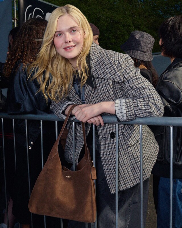 Elle Fanning nude photo 2