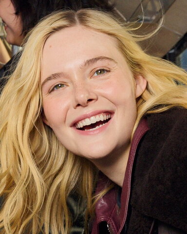 Elle Fanning nude photo 1