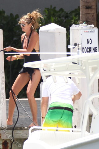 Elle MacPherson nude