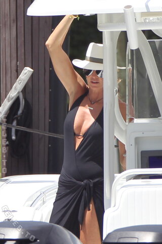 Elle MacPherson nude