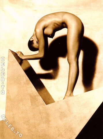 Elle MacPherson nude