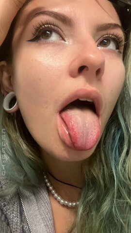 Elleofhell nude photo 8