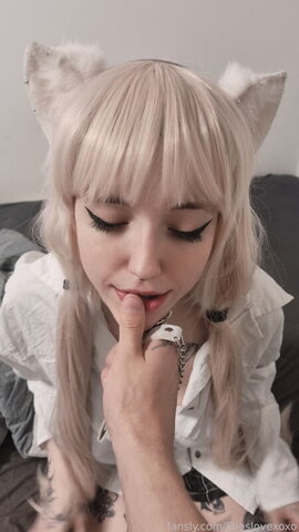 Elleslove nude photo 5