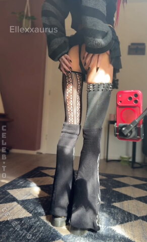 Ellexxaurus nude photo 35