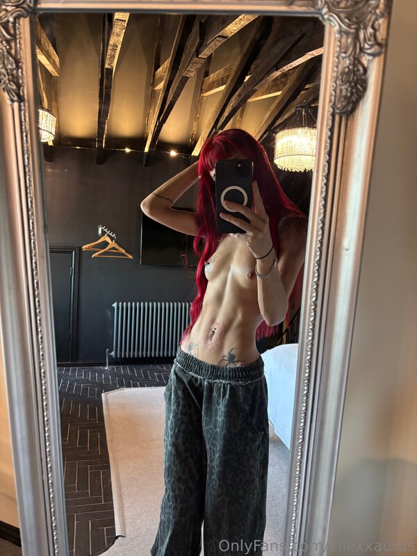 Ellexxaurus nude photo 2