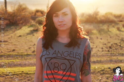 Ellia (Suicide Girls) nude photo 81