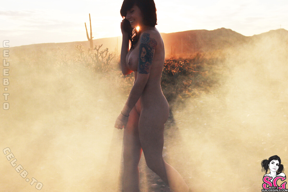 Ellia (Suicide Girls) nude photo 16