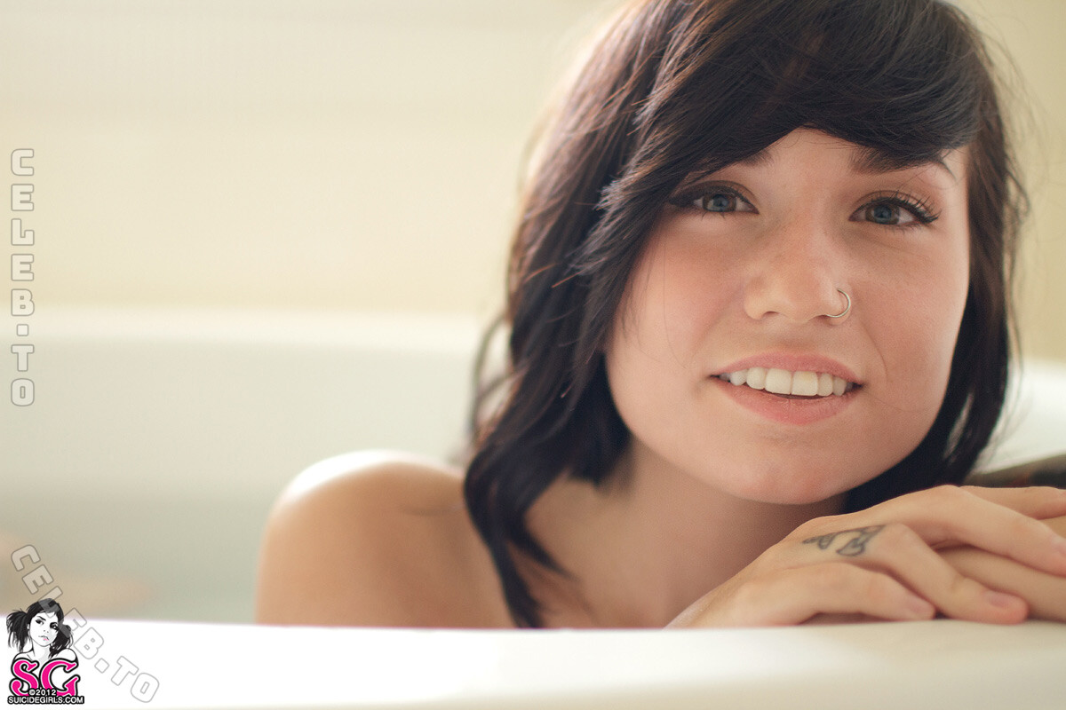 Ellia (Suicide Girls) nude photo 4