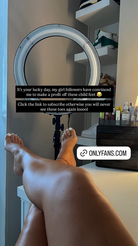 Elliemaejohnson_ nude photo 2
