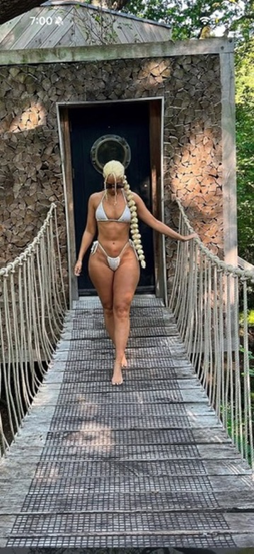Elliemaejohnson_ nude photo 6