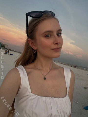 Elly Key – Model and webcam girl