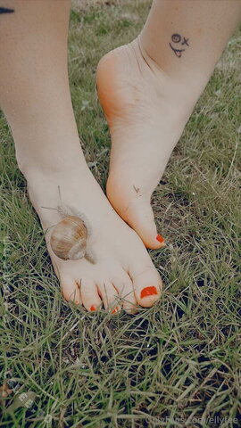 Ellyfee nude photo 14