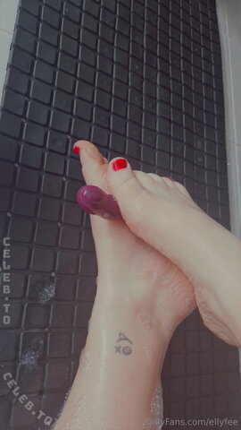 Ellyfee nude photo 4