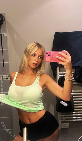 ellyy.ann Hot (1 photo)