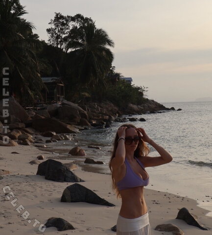 Eloisemrharkness nude photo 3