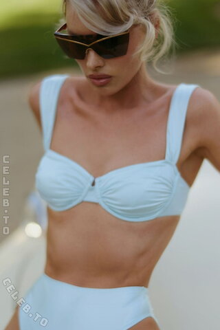 Elsa Hosk nude photo 6