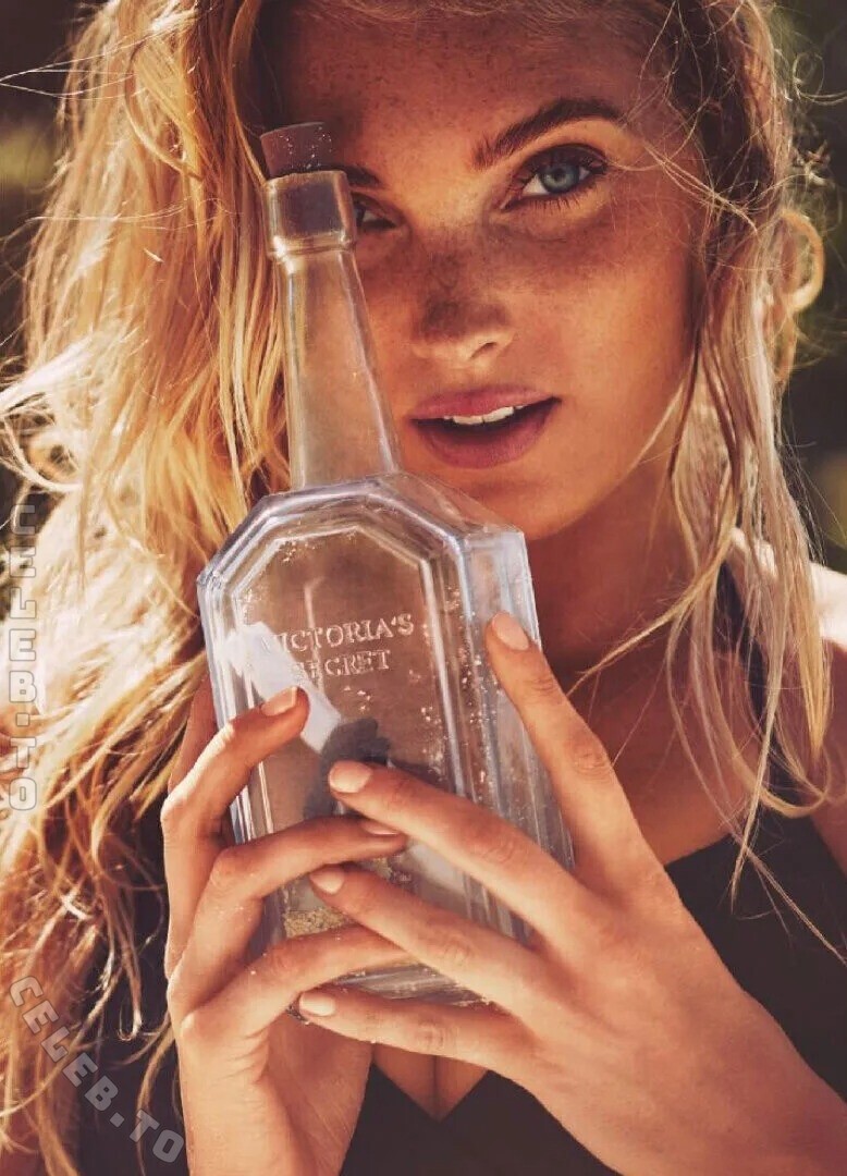Elsa Hosk nude photo 9