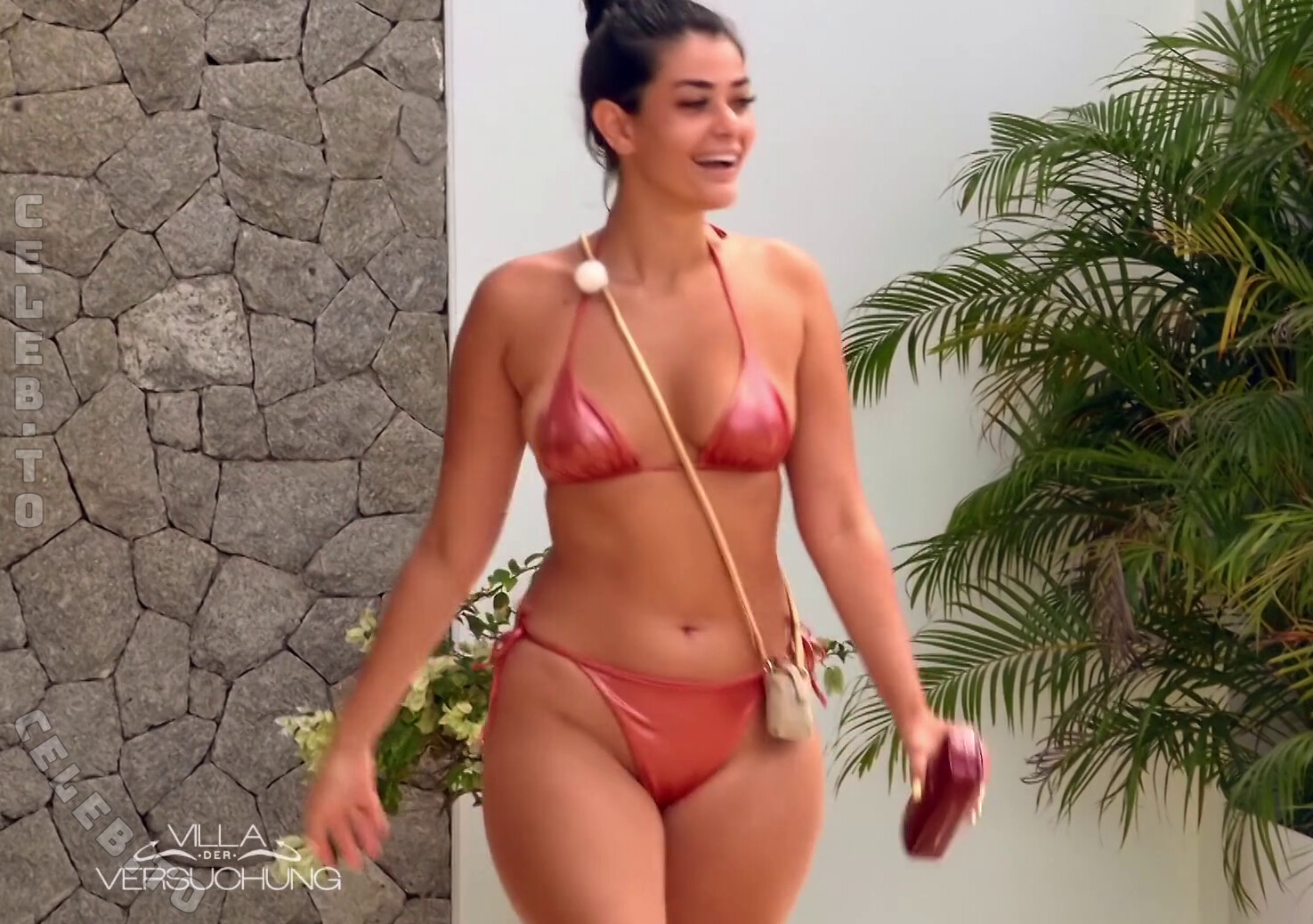 Elsa Latifaj nude photo 16