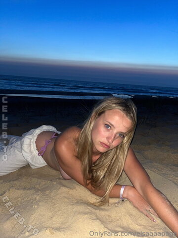 Elsa nude photo 5