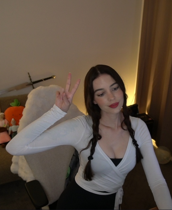ELTK nude photo 10