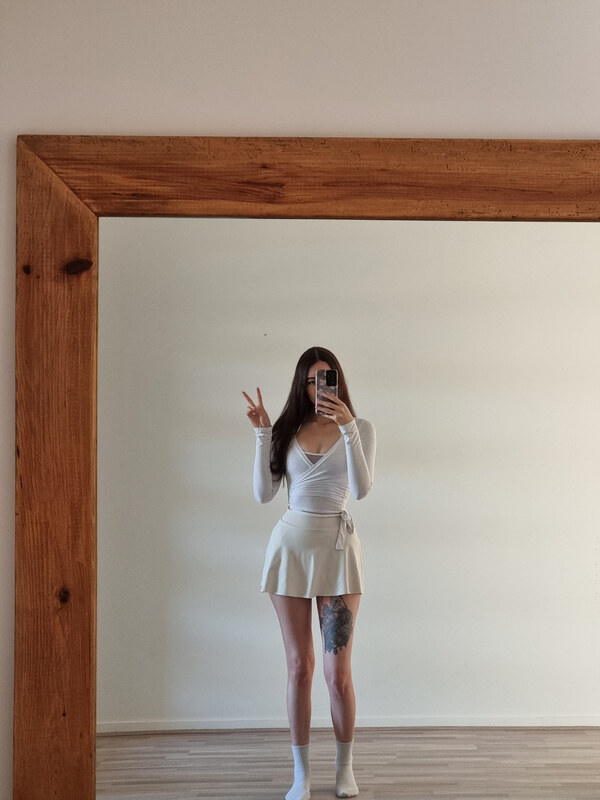 ELTK nude photo 14