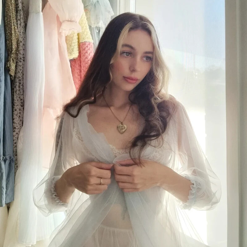 ELTK nude photo 2
