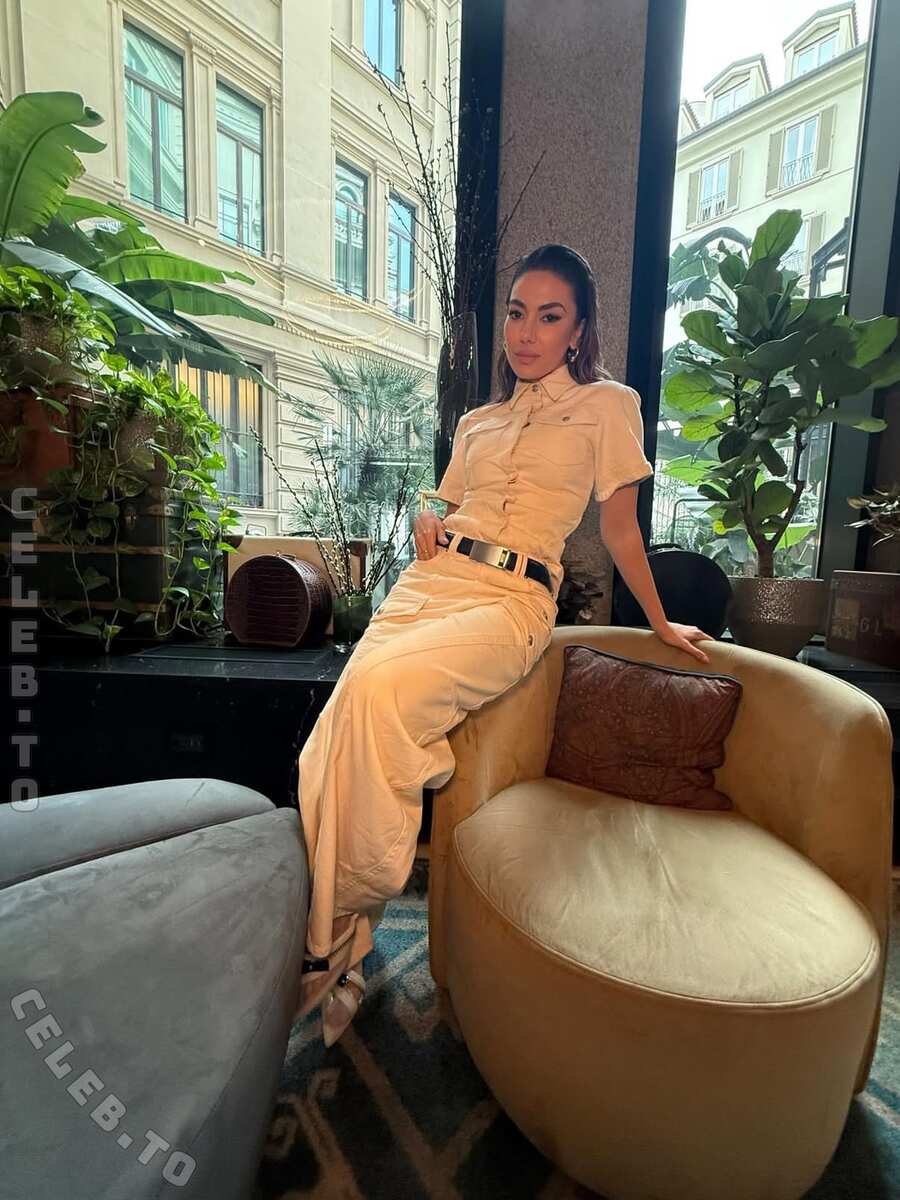 Elvana gjata nude photo 10