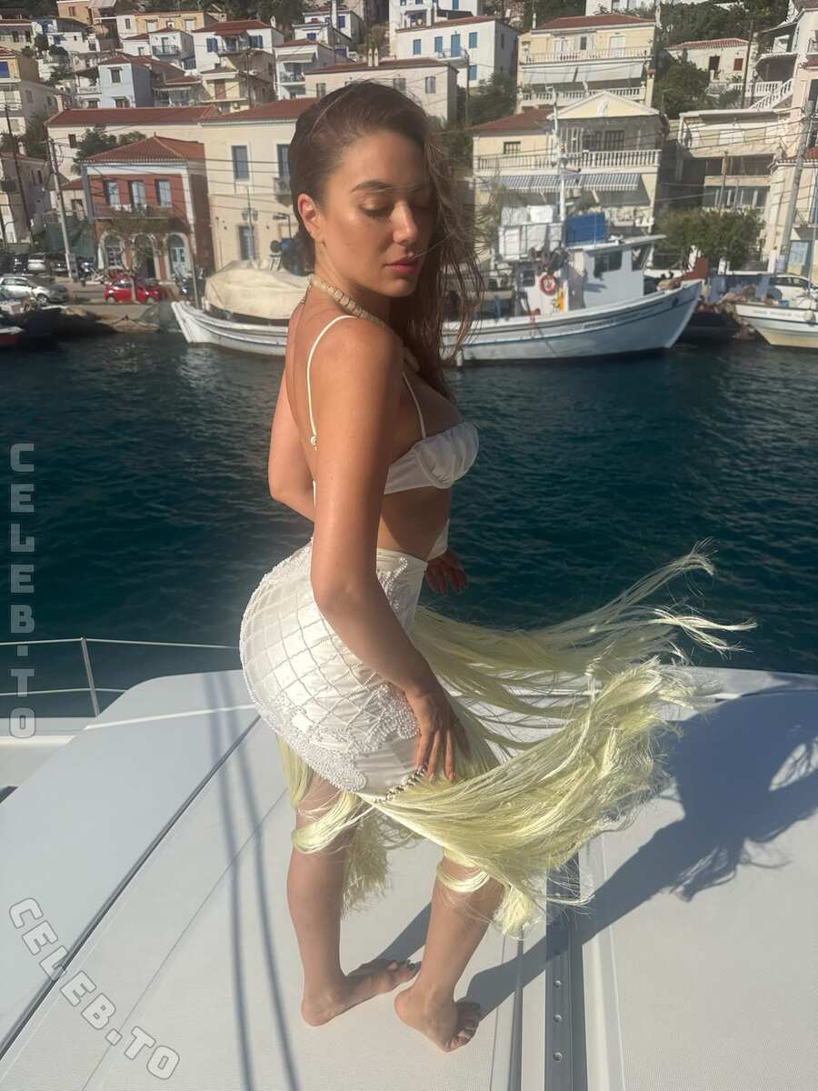Elvana gjata nude photo 3