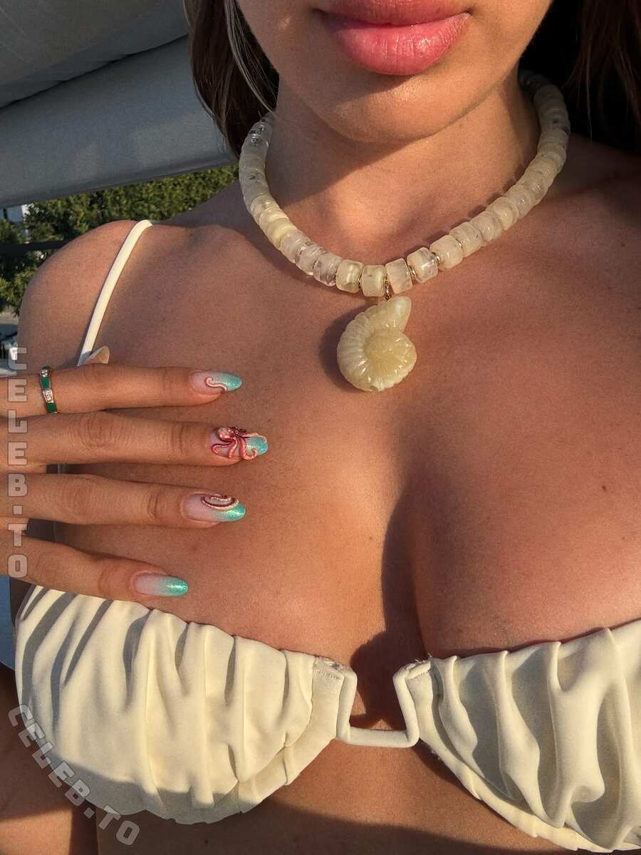 Elvana gjata nude photo 9