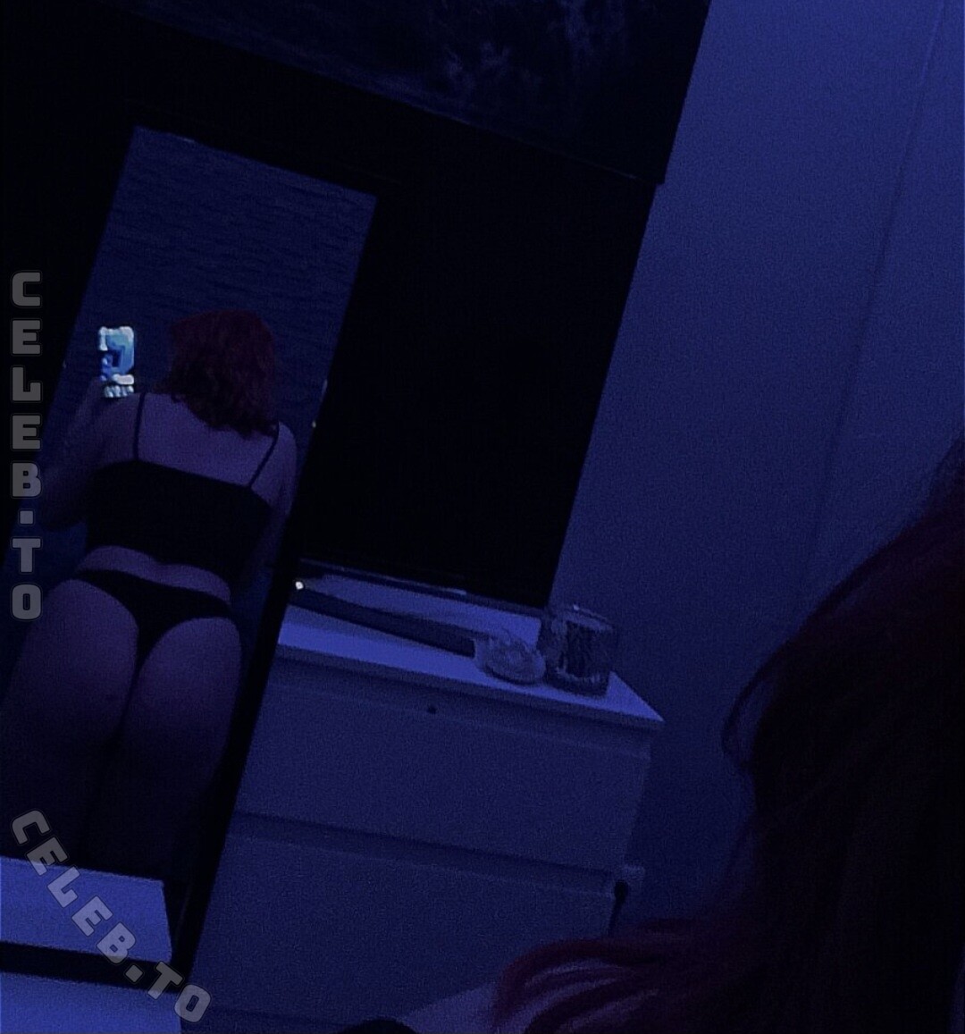 Elvie.boo nude photo 3