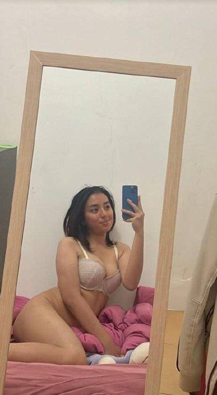 Elyana Bering nude photo 3