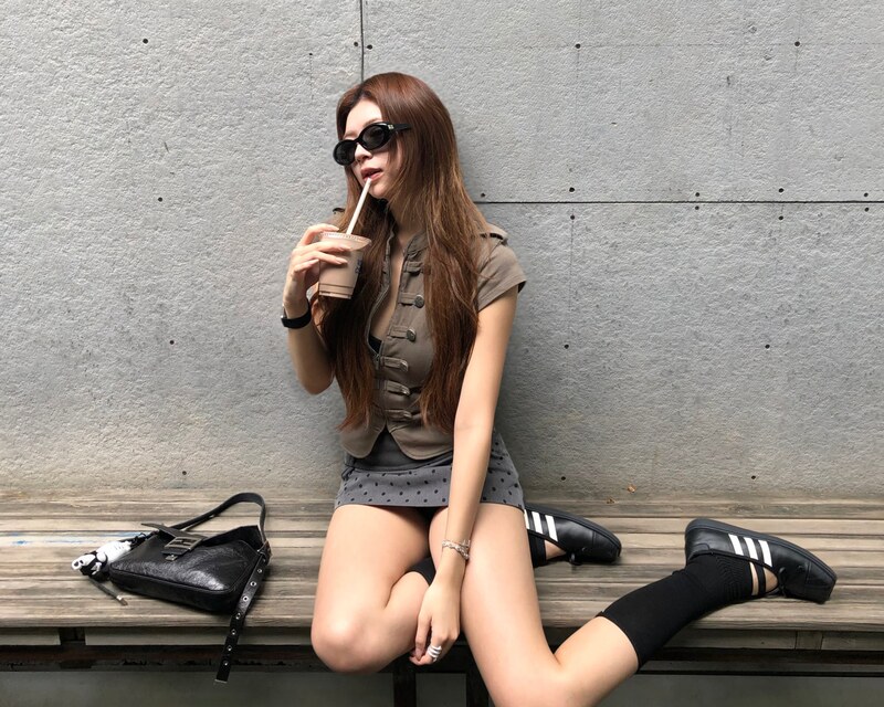 Elyn Leong nude photo 8