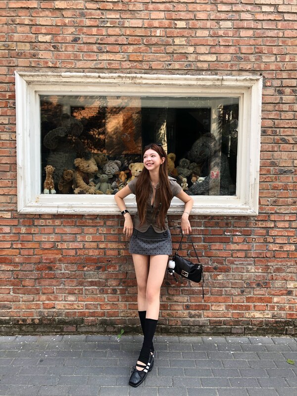 Elyn Leong nude photo 10