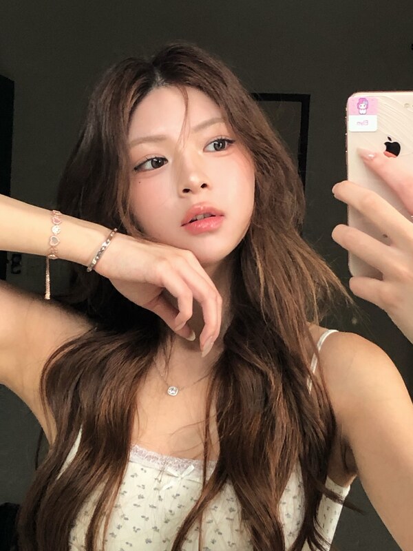 Elyn Leong nude photo 5