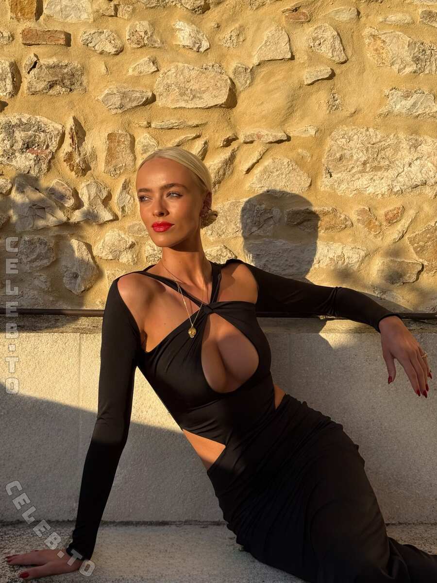 Elys Hutchinson nude photo 1