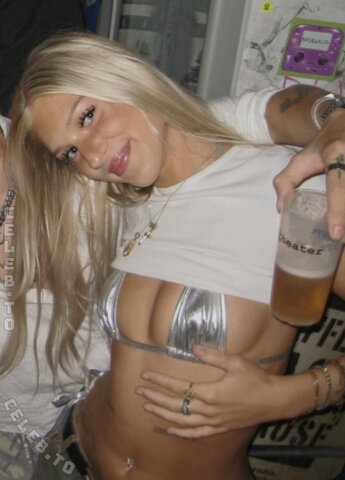 em1lyemma nude photo 5