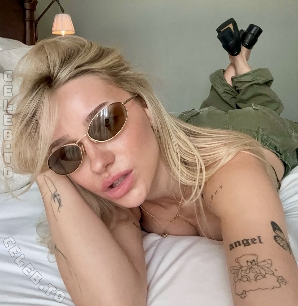 Ema Louise nude photo 7